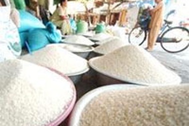 Nhu cầu mua lớn đẩy giá gạo Việt Nam tăng