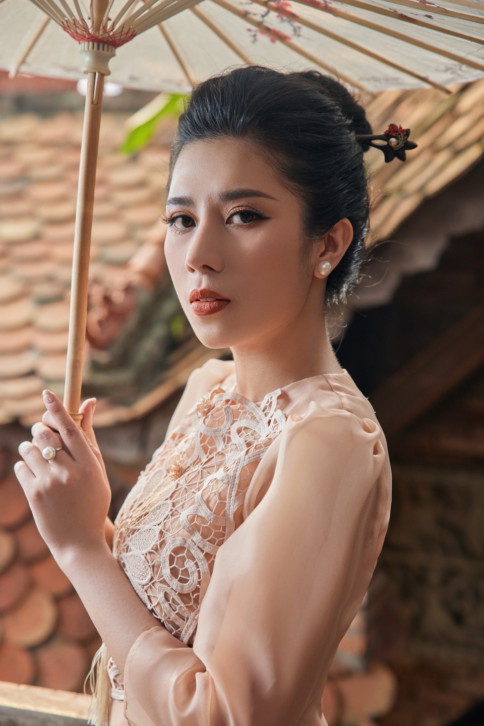 Dương Yến Nhung khoe sắc trong tà áo dài đón Tết - 5 Dương Yến Nhung khoe sắc trong tà áo dài đón Tết - 5