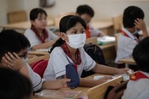 Lắp máy lạnh trong lớp học để giảm bụi từ dự án sân bay Long Thành