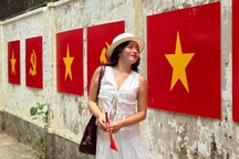 Quán cà phê treo bản đồ Việt Nam hơn 2m, khách đến 3 lần vẫn không có chỗ