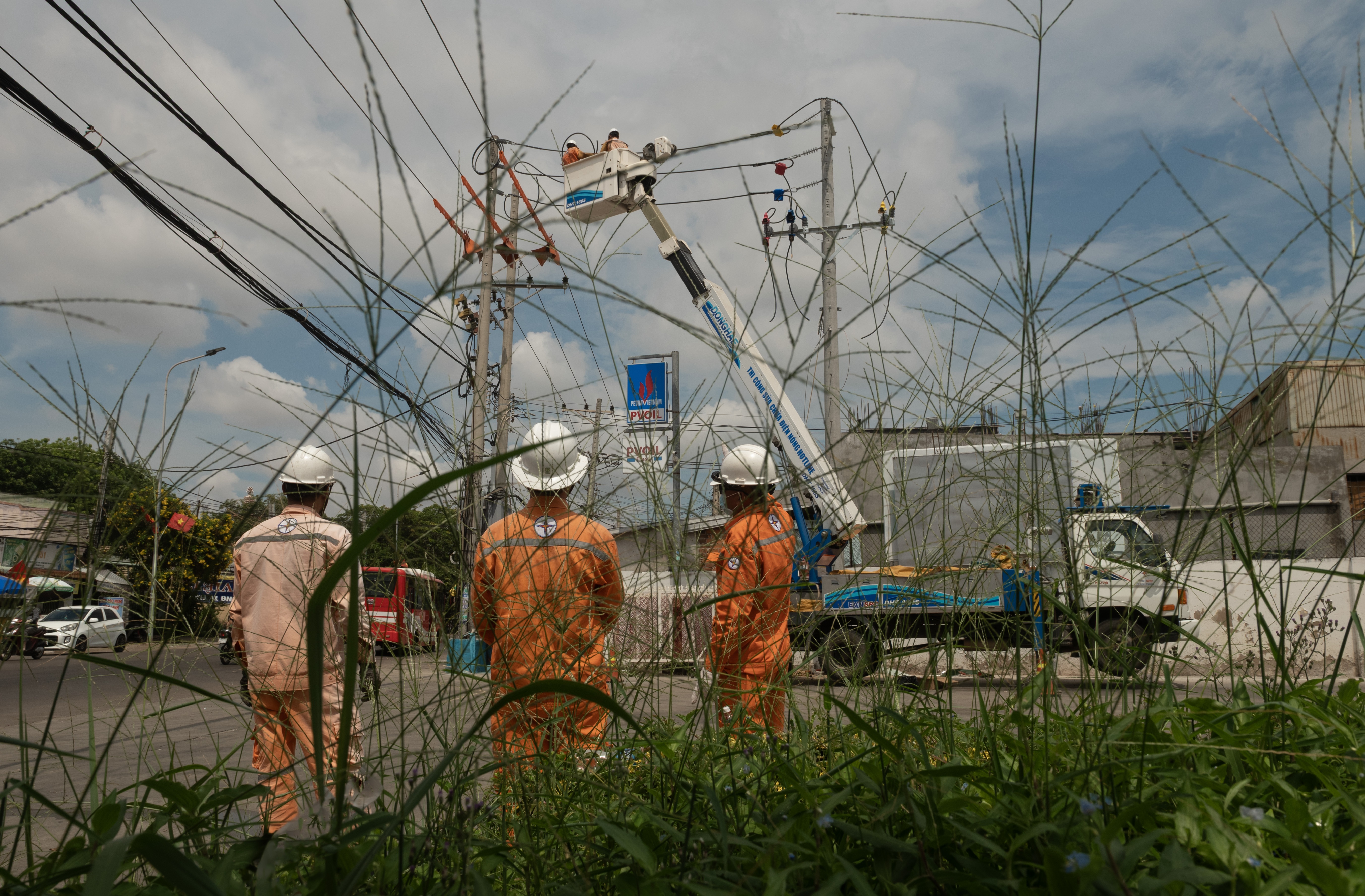 Trên công trường