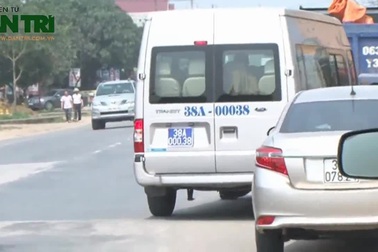 Hàng loạt xe biển xanh vi phạm tốc độ khi tham gia giao thông