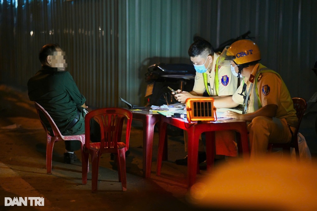 Thợ hồ bị phạt 7 triệu đồng sau khi uống ca nước của chủ nhà ở TPHCM - 3