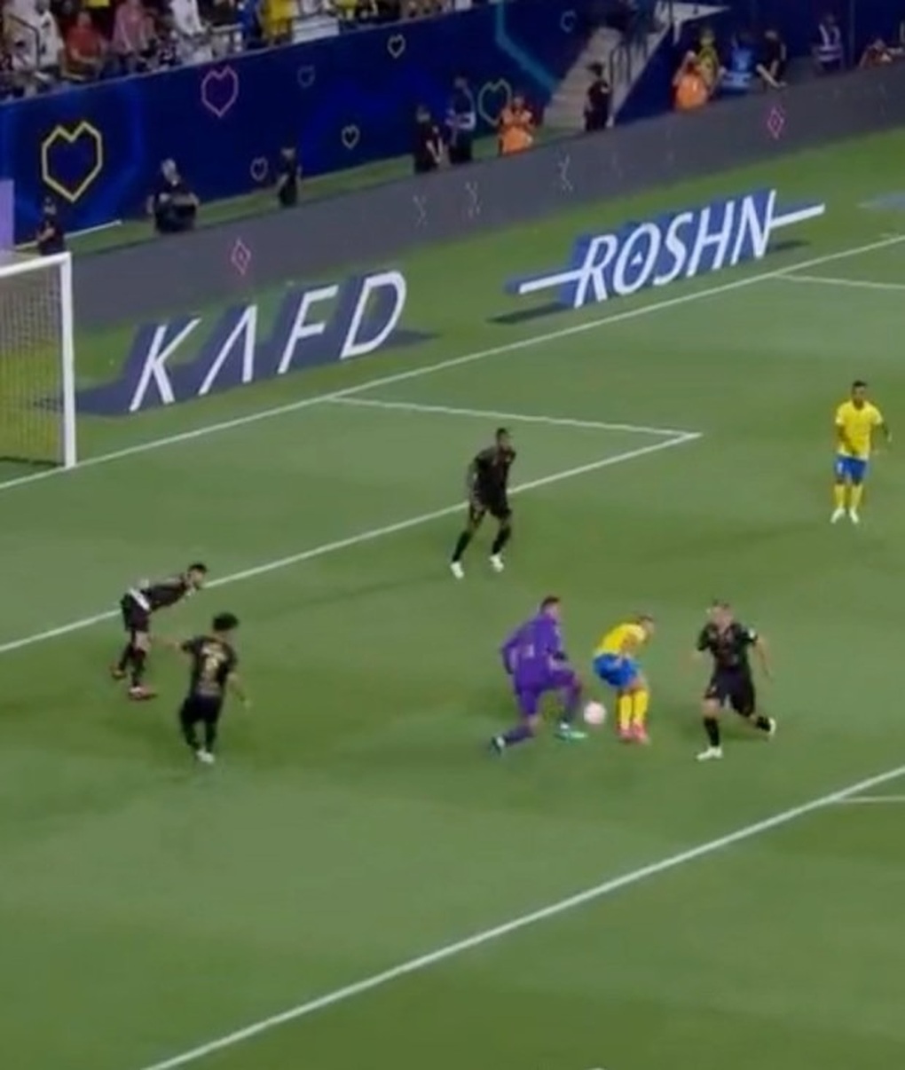 Ronaldo xử lý bóng ngớ ngẩn khiến Al Nassr thua trận thứ hai liên tiếp - 2 Ronaldo xử lý bóng ngớ ngẩn khiến Al Nassr thua trận thứ hai liên tiếp - 2
