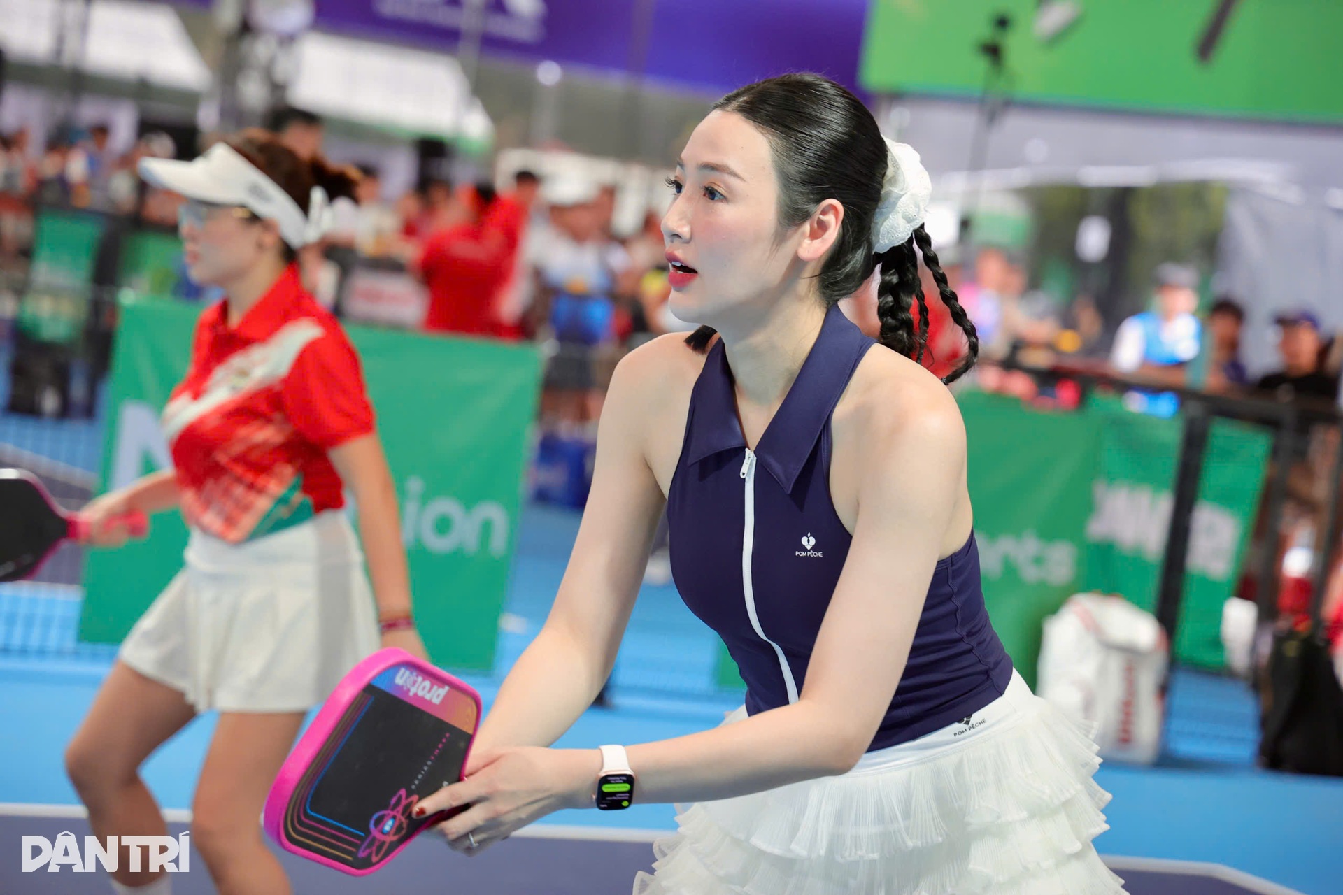 Á hậu Tú Anh khoe dáng gợi cảm đấu pickleball, chồng con cổ vũ nhiệt tình - 12