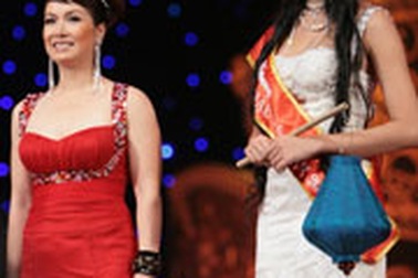 Đêm tôn vinh thưa vắng...