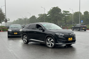 VF 8 dừng làm taxi, mảng vận chuyển của tỷ phú Phạm Nhật Vượng sẽ thế nào?