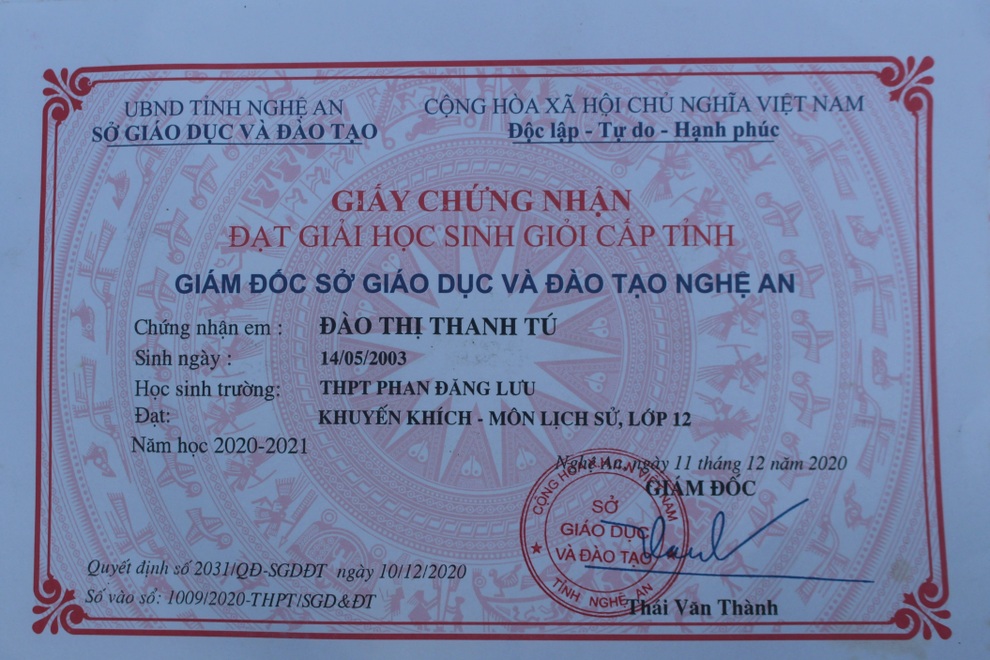 Giấc mơ đại học của nữ sinh mồ côi được kết nạp Đảng khi đang học lớp 12 - 2 Giấc mơ đại học của nữ sinh mồ côi được kết nạp Đảng khi đang học lớp 12 - 2