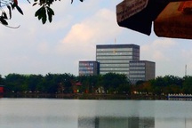 Doanh nghiệp tặng 2 xe ô tô tiền tỷ cho Nghệ An