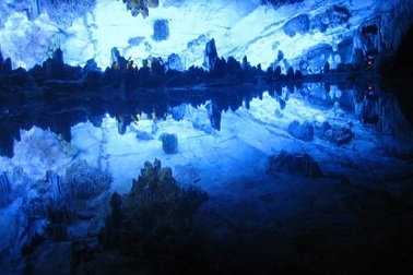 Những hang động kỳ thú trên thế giới