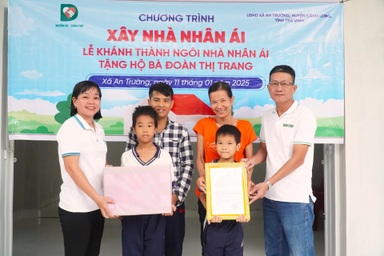 Gia đình nghèo ở Trà Vinh đón nhận nhà Nhân ái trước thềm Xuân