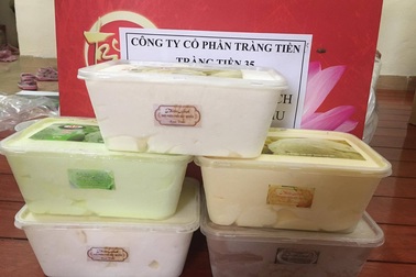 Người phụ nữ bỏ nghề kế toán, đi bán kem Tràng Tiền 35 kiếm tiền triệu