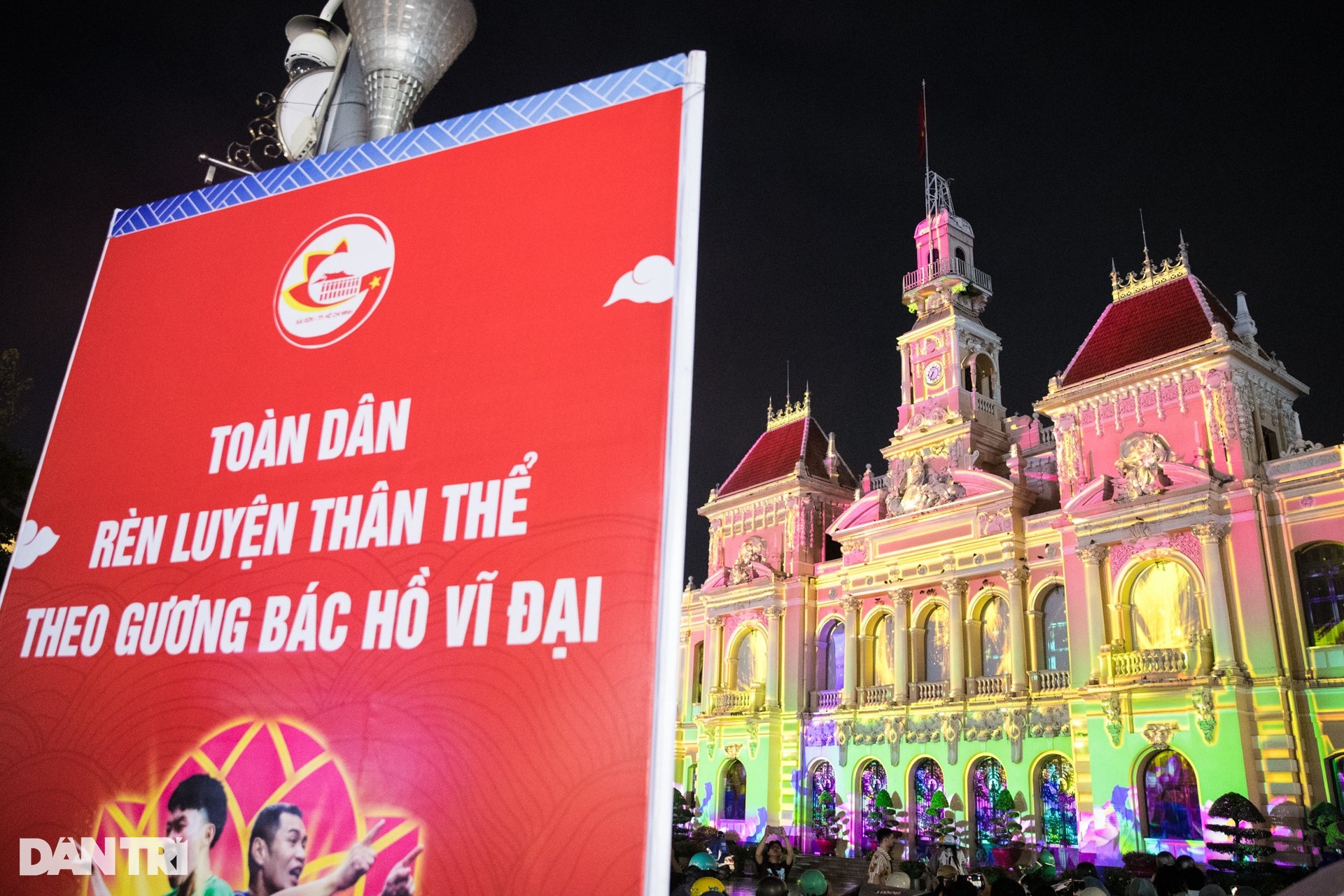 Tòa nhà UBND TPHCM lung linh dưới công nghệ trình chiếu 3D mapping - 11 Tòa nhà UBND TPHCM lung linh dưới công nghệ trình chiếu 3D mapping - 11