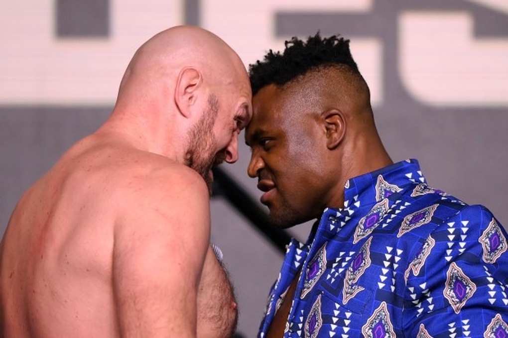 Ronaldo dự khán cuộc so tài giữa Tyson Fury và Ngannou - 1 Ronaldo dự khán cuộc so tài giữa Tyson Fury và Ngannou - 1