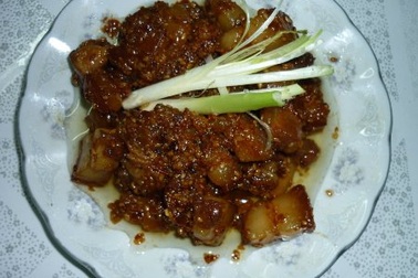 Thị ba chỉ xào mè 