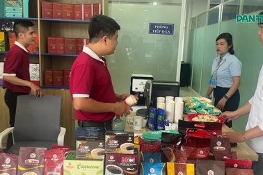 Hà Nội miễn phí đồ ăn, nước uống cho người dân