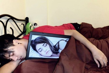 Hài hước chùm ảnh chàng trai "siêu sống ảo" mùa Valentine