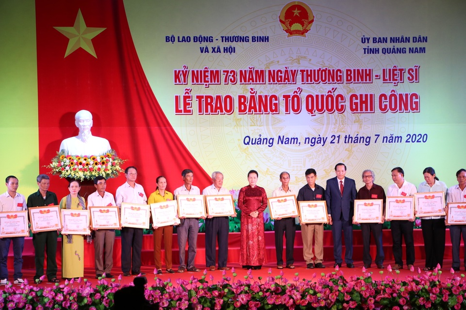 Vỡ òa cảm xúc khi Tổ quốc ghi công liệt sĩ - 1 Vỡ òa cảm xúc khi Tổ quốc ghi công liệt sĩ - 1
