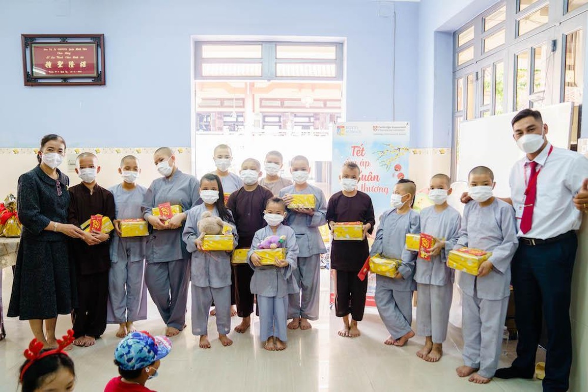 Royal School sưởi ấm trái tim trẻ mồ côi do ảnh hưởng của dịch Covid-19 - 2 Royal School sưởi ấm trái tim trẻ mồ côi do ảnh hưởng của dịch Covid-19 - 2