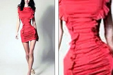 Người mẫu có vòng eo cực nhỏ