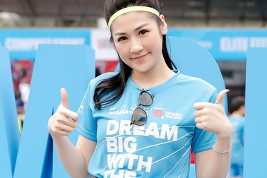 Á Hậu Tú Anh tươi trẻ thử sức ở marathon cự ly 5km chỉ với 36 phút