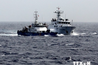  Phóng sự "Rượt đuổi ở Hoàng Sa" trên trang nhất báo Le Monde