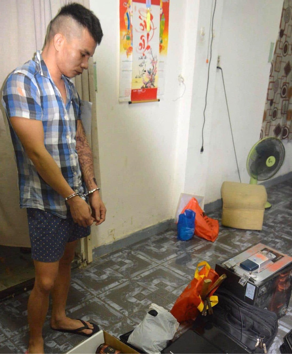 Từ camera nhà dân, tóm gọn tên trộm “cõng” 4 tiền án - 1 Từ camera nhà dân, tóm gọn tên trộm “cõng” 4 tiền án - 1