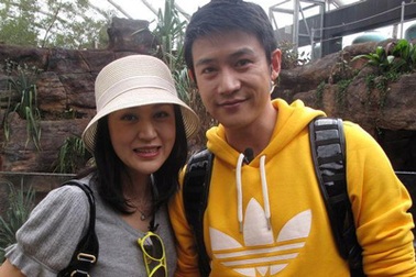 Vợ chồng Lục Nghị “trốn” con đi chơi riêng