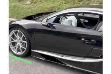 Tai nạn thiệt hại hơn 4 triệu USD vì tài xế siêu xe Bugatti "mất kiên nhẫn"