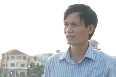 Trao tặng cờ Tổ quốc cho ngư dân Quảng Bình