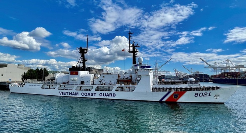 Hai chuẩn tướng lên thăm tàu Cảnh sát biển bàn giao cho Việt Nam tại Hawaii - 2 Hai chuẩn tướng lên thăm tàu Cảnh sát biển bàn giao cho Việt Nam tại Hawaii - 2