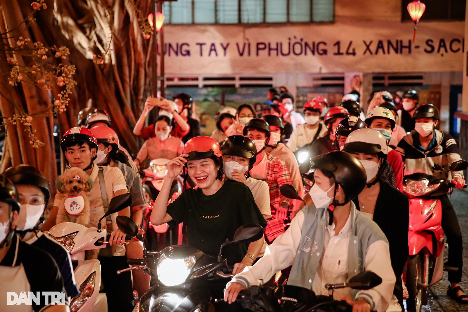 Ngôi chùa trang trí hơn 1.500 lồng đèn thu hút người dân ở TPHCM - 4 Ngôi chùa trang trí hơn 1.500 lồng đèn thu hút người dân ở TPHCM - 4