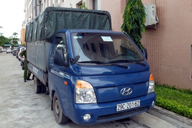 Hà Nội: Xe tải vận chuyển 1.500 lít dầu thải trái phép