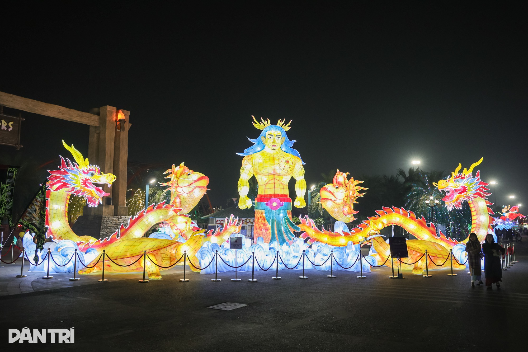 ໂຄມໄຟຂະໜາດໃຫຍ່ 70 ແມັດ ສ້າງຄວາມແປກໃຈໃຫ້ນັກທ່ອງທ່ຽວຊາວຍີ່ປຸ່ນ: ຊາວຫວຽດນາມ ມີຄວາມສ້າງສັນ! - 8 Đèn lồng khổng lồ 70m làm khách Nhật bất ngờ: Người Việt quá sáng tạo! - 8