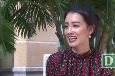 Quỳnh Chi biểu cảm dễ thương khi thể hiện bản hit "Phía sau một cô gái".