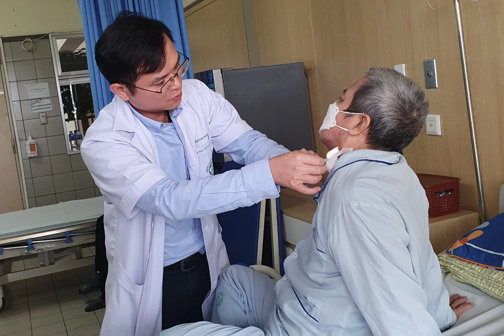 Cơn đột quỵ thoáng qua cảnh báo nguy cơ tắc hẹp động mạch cảnh - 1 Cơn đột quỵ thoáng qua cảnh báo nguy cơ tắc hẹp động mạch cảnh - 1
