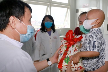 Ghép tủy thành công cho bệnh nhi nhỏ tuổi nhất