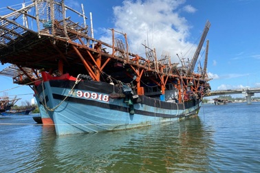 Ngư dân trình báo bị tàu nước ngoài uy hiếp, cướp tài sản trên biển