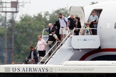 Máy bay Mỹ hạ cánh khẩn vì đe dọa đánh bom 