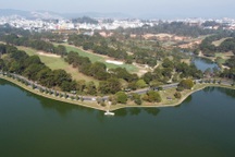 Lên phương án xây dựng đường đi bộ trên cao cạnh sân golf Đồi Cù Đà Lạt