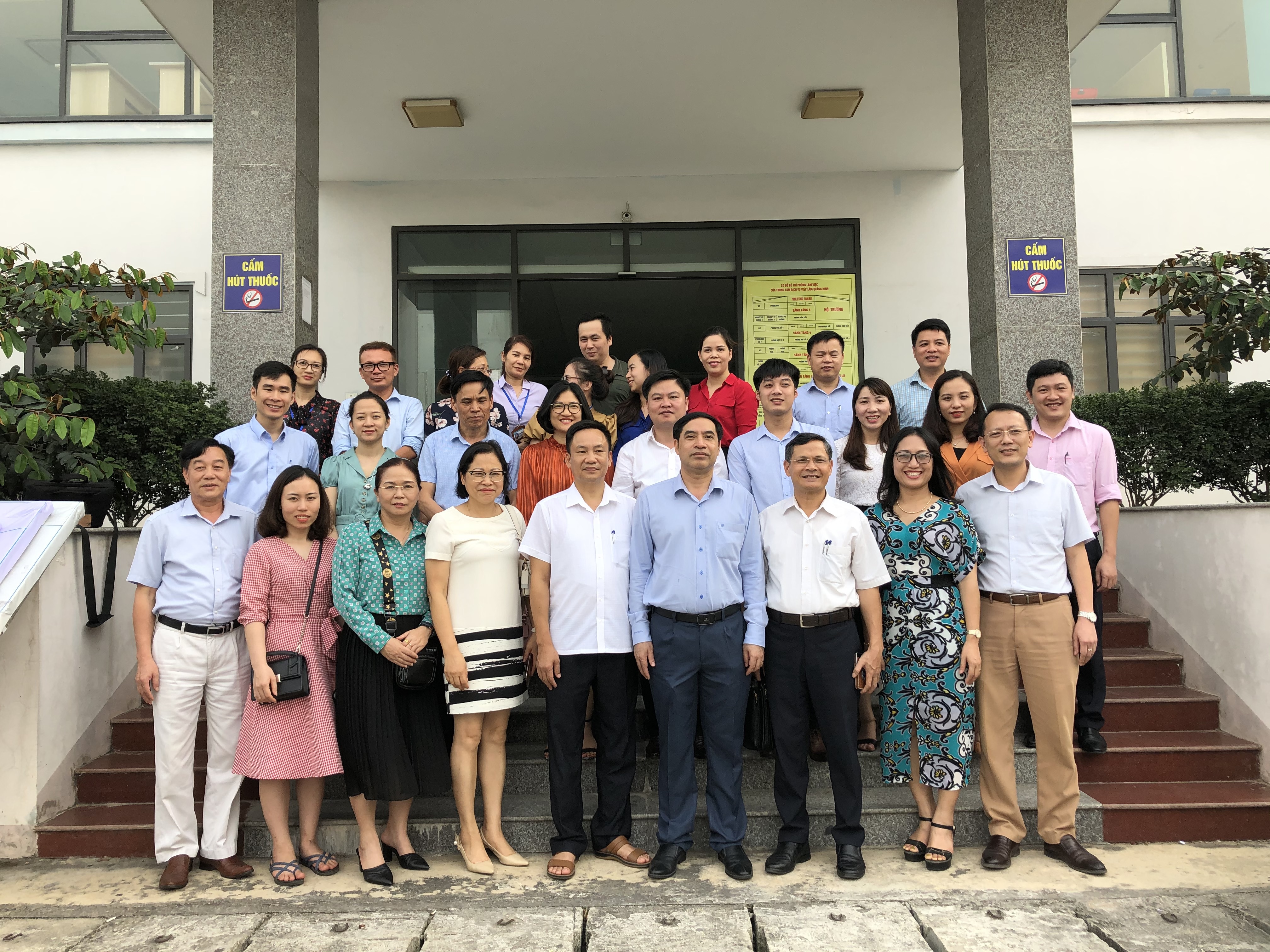 Triển khai hiệu quả các nhiệm vụ lao động việc làm trong bối cảnh Covid-19 - 12 Triển khai hiệu quả các nhiệm vụ lao động việc làm trong bối cảnh Covid-19 - 12