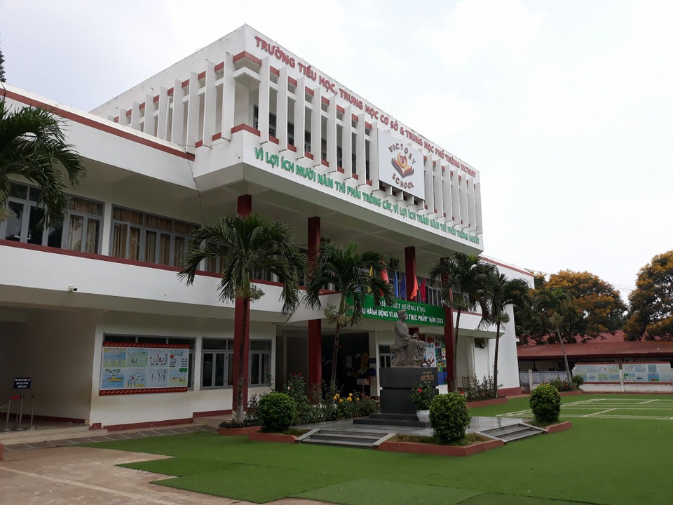 Vụ phụ huynh phản đối việc trường cho đi học trở lại: Tạm dừng tựu trường - 1 Vụ phụ huynh phản đối việc trường cho đi học trở lại: Tạm dừng tựu trường - 1