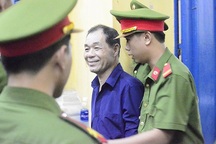 Trầm Bê xin tòa hủy 100 giấy khen!