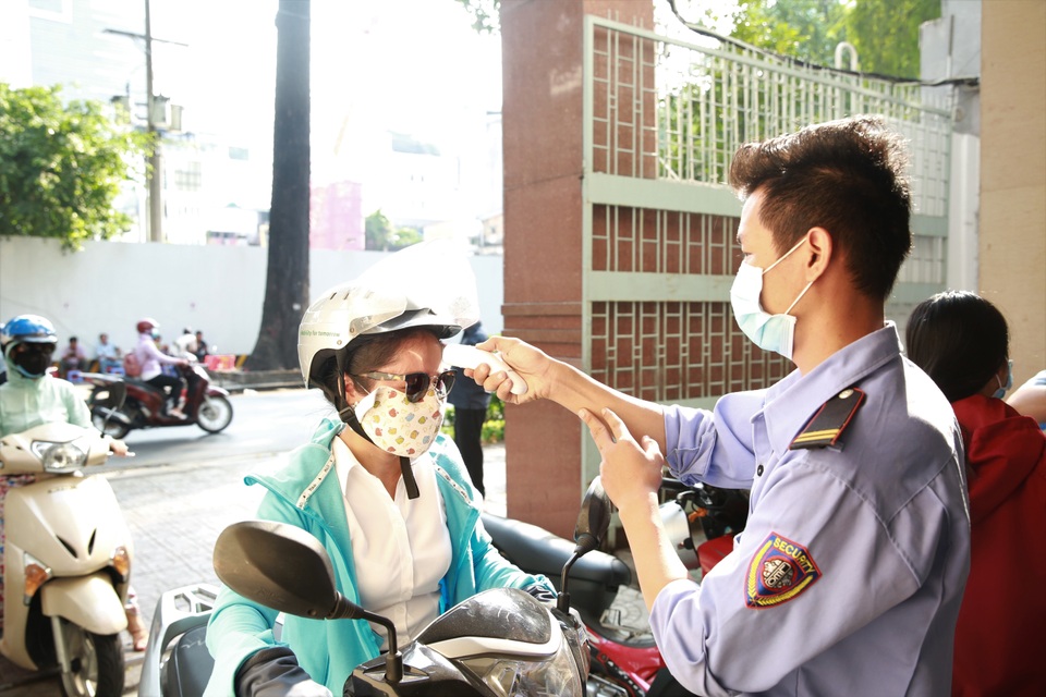 Covid-19 tại TPHCM: 16 trường ĐH phải tạm dừng học tập trung, hoãn thi - 2 Covid-19 tại TPHCM: 16 trường ĐH phải tạm dừng học tập trung, hoãn thi - 2