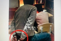 Kèm con ôn thi học kỳ 2, bố giám đốc thét lên: "Tôi điên mất!"