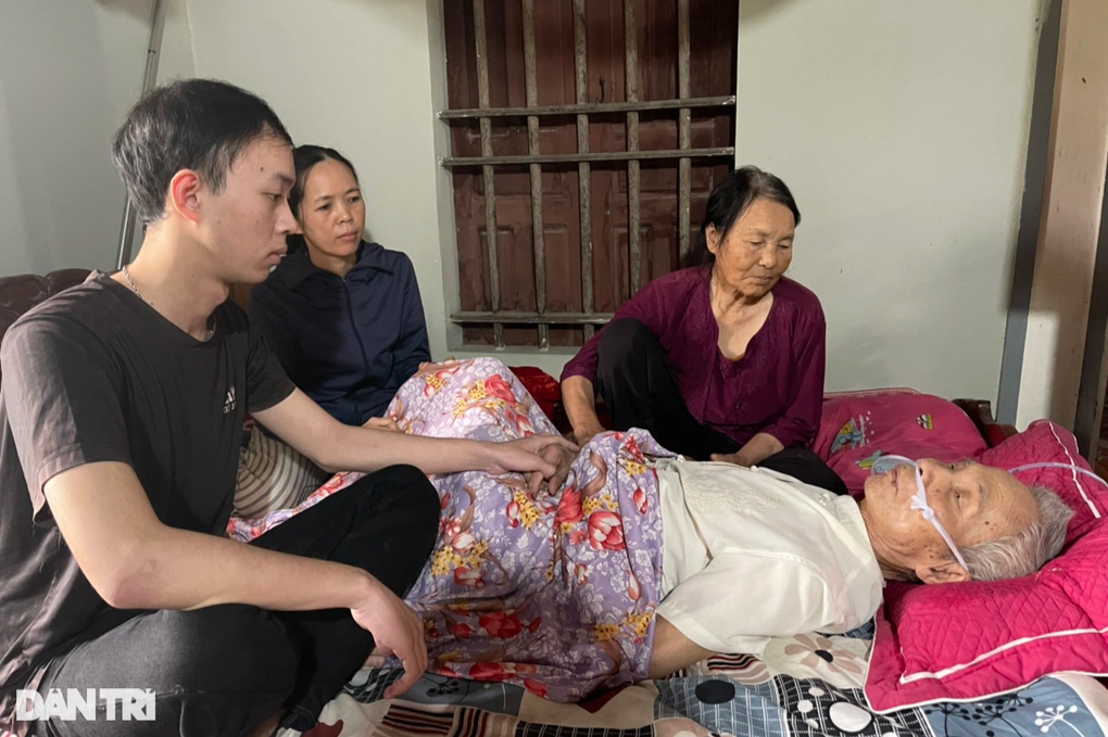Bố từ chối điều trị bệnh, nằm nhà chờ chết để con trai có cơ hội đi học - 4 Bố từ chối điều trị bệnh, nằm nhà chờ chết để con trai có cơ hội đi học - 4