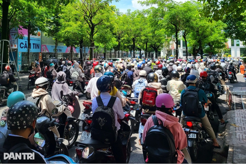 ¿Es necesario cobrar a los estudiantes por el estacionamiento? - 1 Có nhất thiết phải thu phí giữ xe của học sinh? - 1
