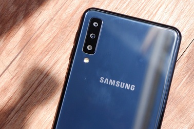Galaxy A7 - smartphone 3 camera đầu tiên của Samsung xuất hiện tại Việt Nam