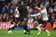 Arsenal bị cầm chân trên sân của Southampton, Tottenham tiếp tục thua