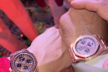 Dàn phù rể đám cưới con tỷ phú giàu nhất châu Á được tặng đồng hồ 6 tỷ đồng